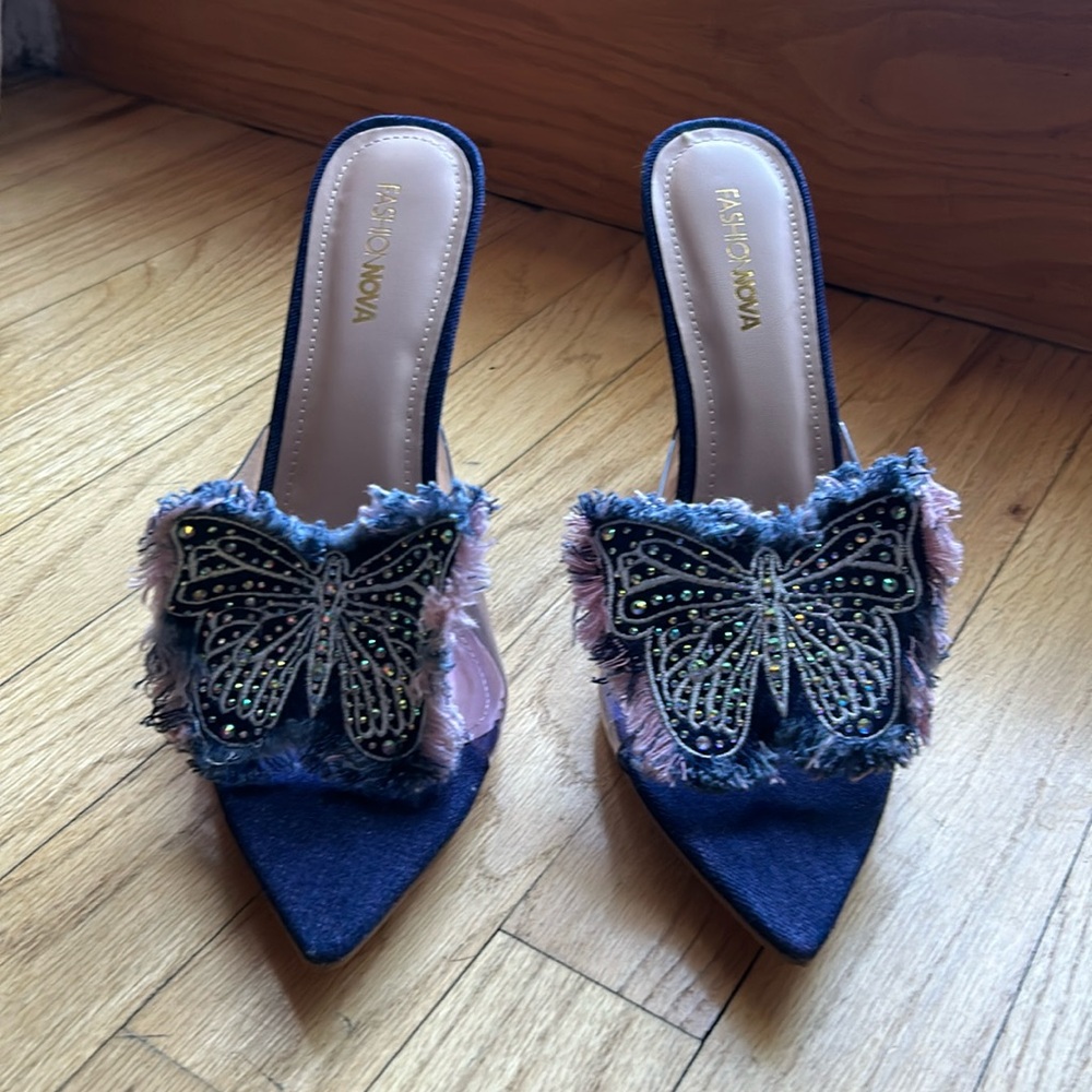 Brand new never worn heels 💜